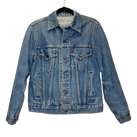 Levi's Vintage Jean Jacket Women’s Medium Distressed Denim Relaxed Trucker Fit - Picture 2 of 9